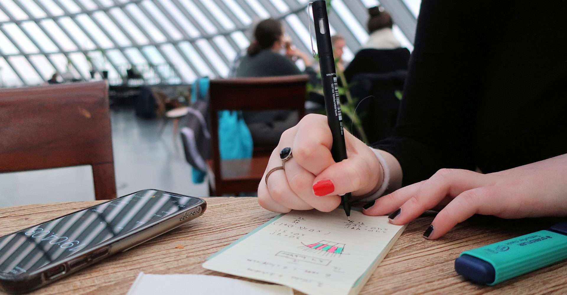 A EP Office procura estagiária/o para integrar a sua equipa